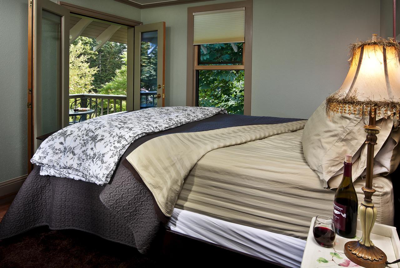 Old Parkdale Inn Bed And Breakfast Hood River Exterior photo